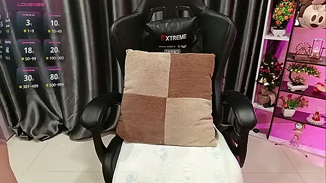 Yuki-yio online show from 11-20-25, 01:17