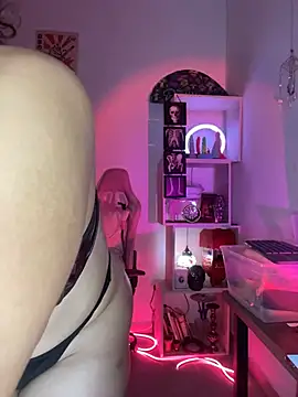 Emma Wish online show from 12-13-25, 08:04