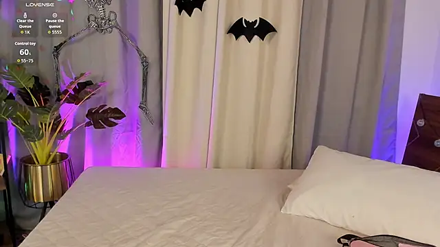 Amy art online show from 10-28-25, 08:30