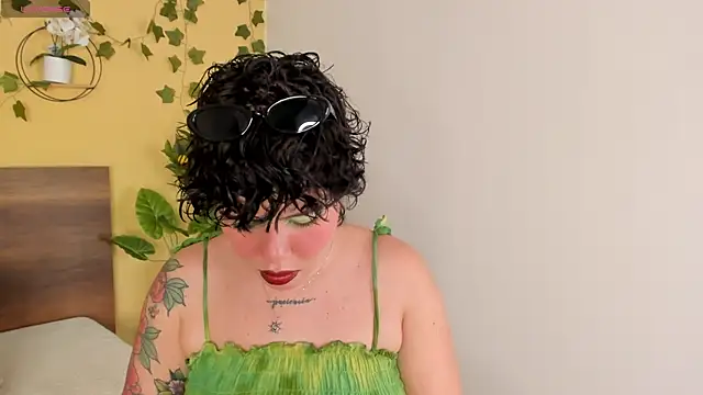 Snapshot of Amy_art chatting on 06-08-26, 08:31 Amy art online show from 06-08-26, 08:31
