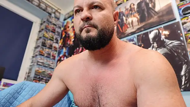 Snapshot of Muscle_Bear chatting on 06-14-26, 05:52 Muscle Bear online show from 06-14-26, 05:52