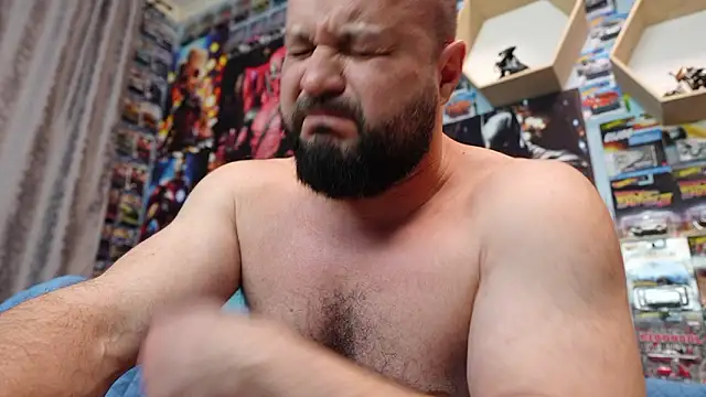 Snapshot of Muscle_Bear chatting on 02-18-26, 08:16 Muscle Bear online show from 02-18-26, 08:16