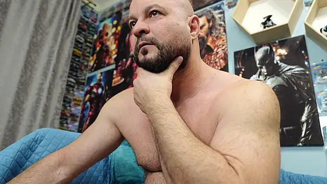Snapshot of Muscle_Bear chatting on 10-31-25, 05:48 Muscle Bear online show from 10-31-25, 05:48