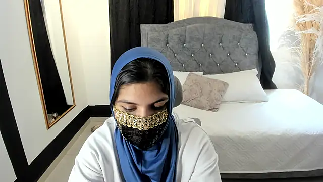 Snapshot of anissa- chatting on 03-08-25, 03:13 anissa- online show from 03-08-25, 03:13
