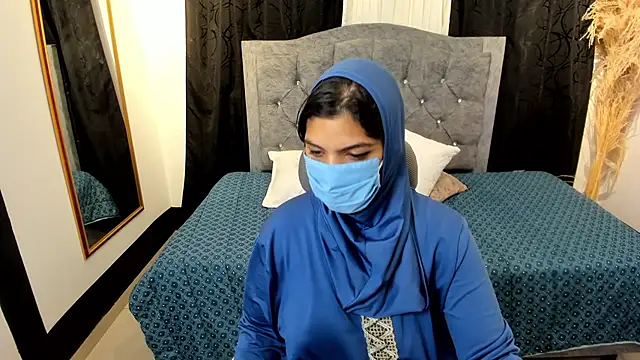 Snapshot of anissa- chatting on 02-25-25, 03:31 anissa- online show from 02-25-25, 03:31
