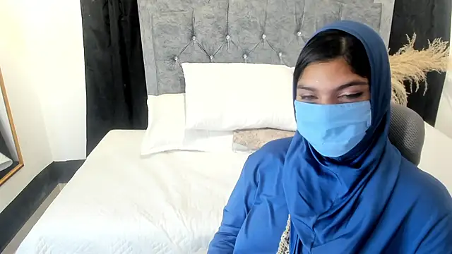 Snapshot of anissa- chatting on 02-13-25, 03:45 anissa- online show from 02-13-25, 03:45
