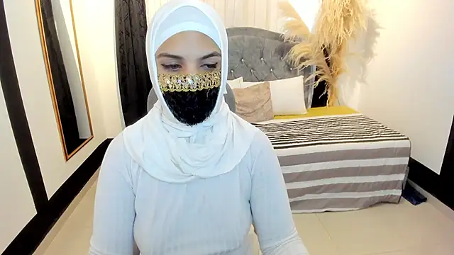 Snapshot of anissa- chatting on 03-17-25, 12:35 anissa- online show from 03-17-25, 12:35