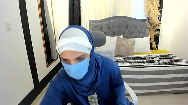 Snapshot of anissa- chatting on 03-21-25, 12:39 anissa- online show from 03-21-25, 12:39