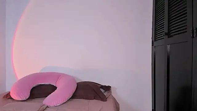 Snapshot of Abby_Saenz01 chatting on 02-19-26, 08:50 Abby Saenz01 online show from 02-19-26, 08:50