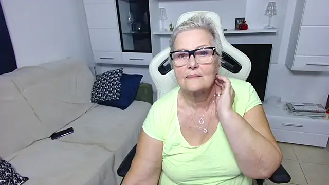 Selenna57 online show from 04-19-26, 05:03