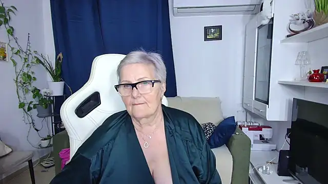 Selenna57 online show from 04-18-26, 07:07