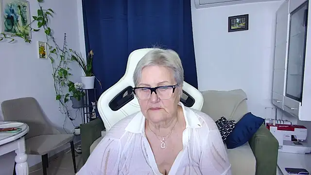 Selenna57 online show from 04-15-26, 05:39