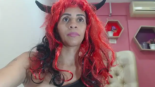 Snapshot of Amber_Moore chatting on 10-03-25, 10:00 Amber Moore online show from 10-03-25, 10:00