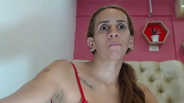 Snapshot of Amber_Moore chatting on 03-08-25, 05:28 Amber Moore online show from 03-08-25, 05:28