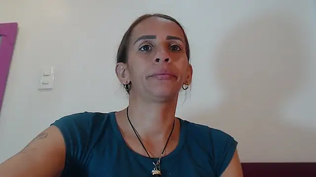 Snapshot of Amber_Moore chatting on 10-25-25, 03:56 Amber Moore online show from 10-25-25, 03:56