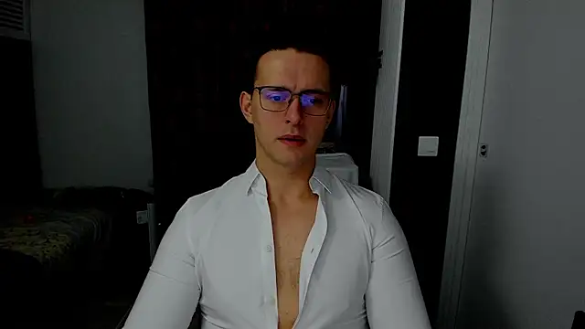 Snapshot of sexxymuscles4u chatting on 11-18-25, 10:29 sexxymuscles4u online show from 11-18-25, 10:29