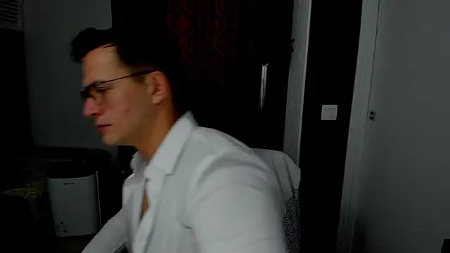 Snapshot of sexxymuscles4u chatting on 11-15-25, 09:35 sexxymuscles4u online show from 11-15-25, 09:35