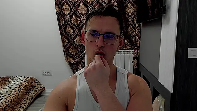 Snapshot of sexxymuscles4u chatting on 02-14-25, 03:05 sexxymuscles4u online show from 02-14-25, 03:05