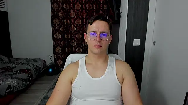 Snapshot of sexxymuscles4u chatting on 02-12-26, 01:44 sexxymuscles4u online show from 02-12-26, 01:44