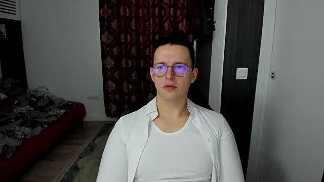 Snapshot of sexxymuscles4u chatting on 02-16-26, 08:35 sexxymuscles4u online show from 02-16-26, 08:35