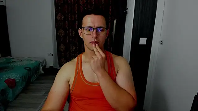 Snapshot of sexxymuscles4u chatting on 09-09-25, 10:47 sexxymuscles4u online show from 09-09-25, 10:47