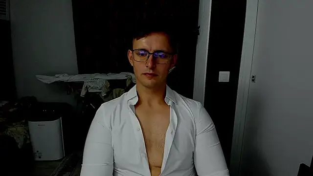 Snapshot of sexxymuscles4u chatting on 11-06-25, 02:43 sexxymuscles4u online show from 11-06-25, 02:43