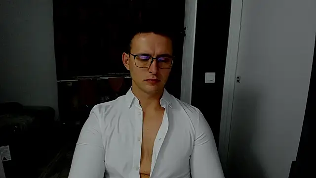 Snapshot of sexxymuscles4u chatting on 11-12-25, 01:59 sexxymuscles4u online show from 11-12-25, 01:59