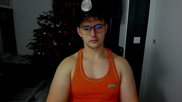 Snapshot of sexxymuscles4u chatting on 01-08-26, 01:28 sexxymuscles4u online show from 01-08-26, 01:28