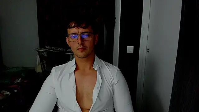 Snapshot of sexxymuscles4u chatting on 10-08-25, 12:17 sexxymuscles4u online show from 10-08-25, 12:17