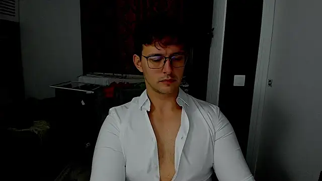 Snapshot of sexxymuscles4u chatting on 10-30-25, 09:18 sexxymuscles4u online show from 10-30-25, 09:18