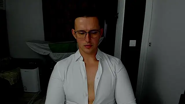 Snapshot of sexxymuscles4u chatting on 11-05-25, 12:41 sexxymuscles4u online show from 11-05-25, 12:41