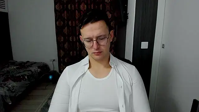 Snapshot of sexxymuscles4u chatting on 02-09-26, 07:50 sexxymuscles4u online show from 02-09-26, 07:50