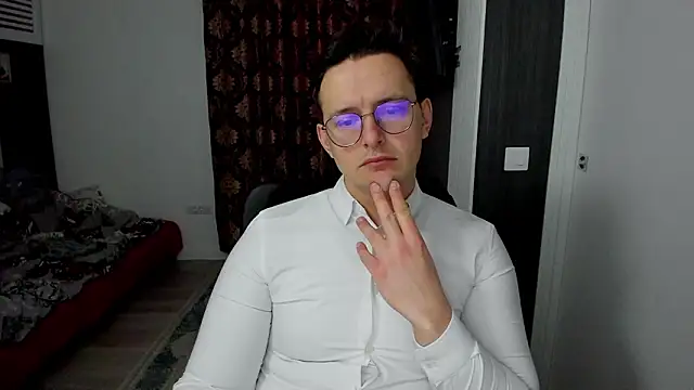 Snapshot of sexxymuscles4u chatting on 02-17-26, 12:35 sexxymuscles4u online show from 02-17-26, 12:35