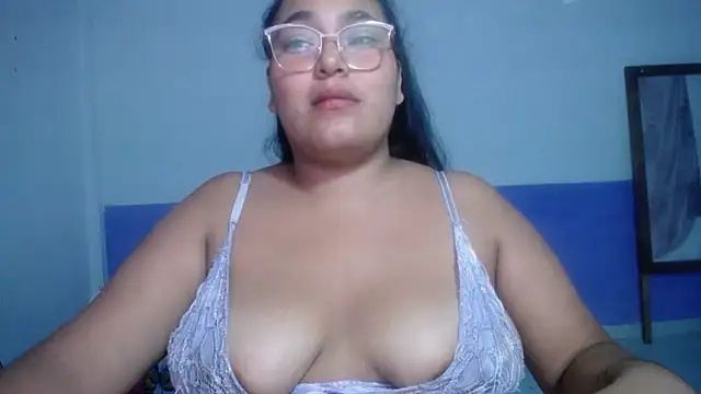 Snapshot of sirena_15 chatting on 07-13-26, 05:18 sirena 15 online show from 07-13-26, 05:18