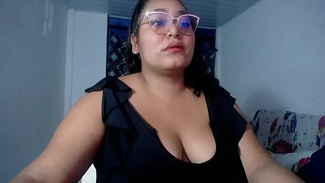 Snapshot of sirena_15 chatting on 02-08-26, 01:14 sirena 15 online show from 02-08-26, 01:14