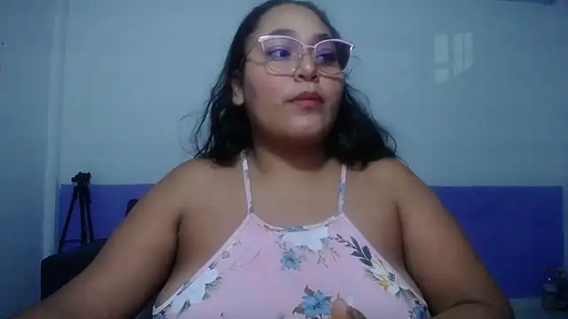 Snapshot of sirena_15 chatting on 06-15-26, 04:56 sirena 15 online show from 06-15-26, 04:56