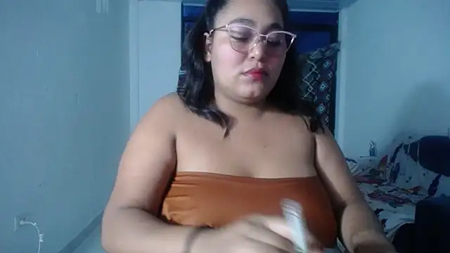 Snapshot of sirena_15 chatting on 02-25-26, 04:12 sirena 15 online show from 02-25-26, 04:12