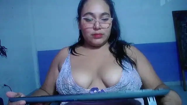 Snapshot of sirena_15 chatting on 07-04-26, 05:03 sirena 15 online show from 07-04-26, 05:03