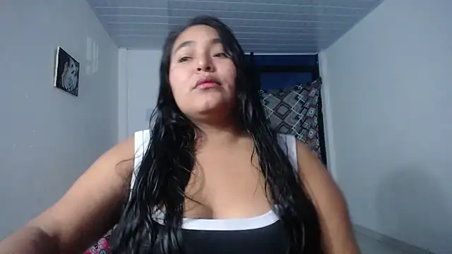Snapshot of sirena_15 chatting on 10-09-25, 05:52 sirena 15 online show from 10-09-25, 05:52