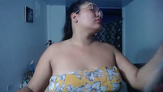 Snapshot of sirena_15 chatting on 10-03-25, 05:20 sirena 15 online show from 10-03-25, 05:20