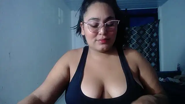 Snapshot of sirena_15 chatting on 02-11-26, 05:29 sirena 15 online show from 02-11-26, 05:29