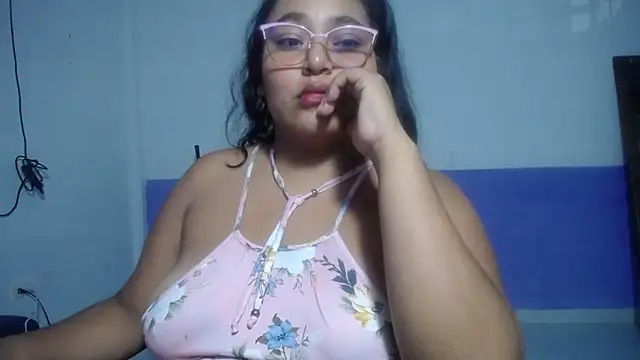 Snapshot of sirena_15 chatting on 06-18-26, 05:06 sirena 15 online show from 06-18-26, 05:06