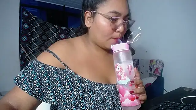 Snapshot of sirena_15 chatting on 02-07-26, 05:26 sirena 15 online show from 02-07-26, 05:26