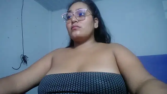 Snapshot of sirena_15 chatting on 06-20-26, 05:23 sirena 15 online show from 06-20-26, 05:23