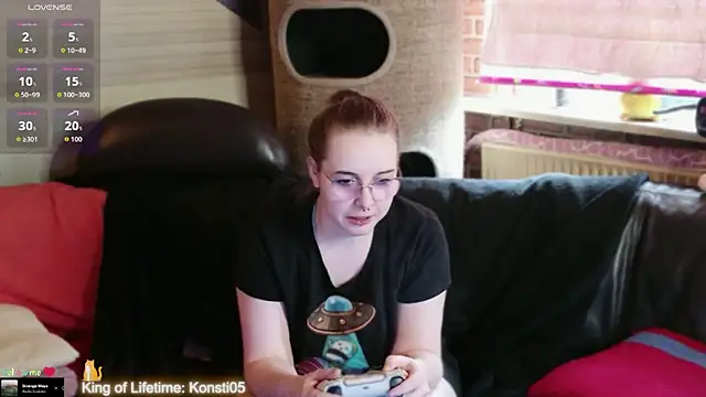 Snapshot of GamerGirl_Eve chatting on 06-14-26, 05:03 GamerGirl Eve online show from 06-14-26, 05:03
