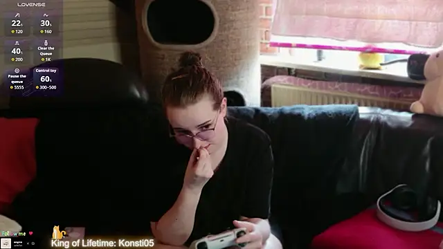 Snapshot of GamerGirl_Eve chatting on 06-16-26, 04:07 GamerGirl Eve online show from 06-16-26, 04:07