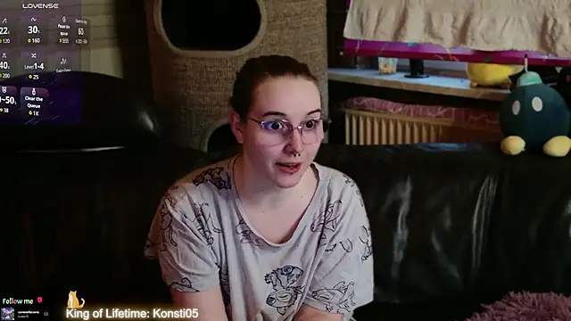 Snapshot of GamerGirl_Eve chatting on 07-05-26, 07:43 GamerGirl Eve online show from 07-05-26, 07:43