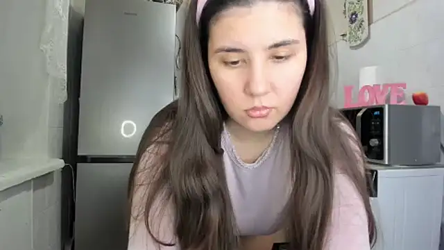 MiaMarrone online show from 12-21-25, 12:24