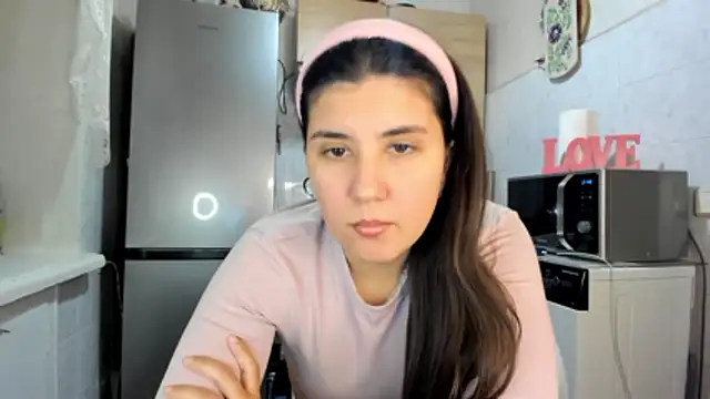 MiaMarrone online show from 12-19-25, 07:49