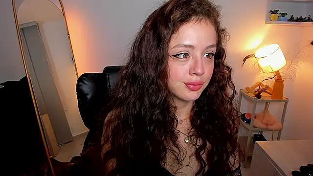 Cassandra Caiin online show from 10-12-25, 11:11